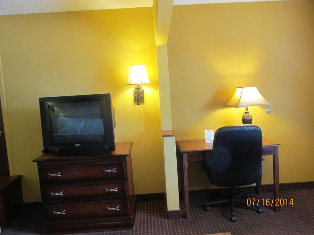 Americas Best Value Inn Byram Room photo